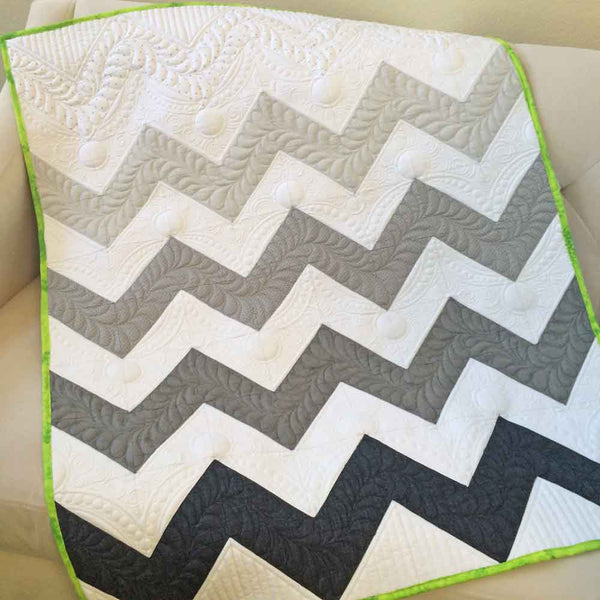 ZigZagNoli- fat quarter baby quilt in white, black and grey