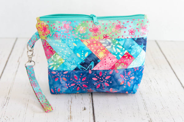 The medium Pack it Up! bag in Sea Cookies is a fun zippered pouch perfect for storing all those essentials.