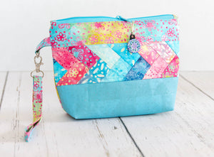 The medium Pack it Up! bag with cork panel is a fun zippered pouch great for storing all those essentials.